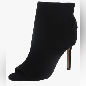 NIB!! Vince Camuto Black Suede Amesha Peep Toe Bootie size 8 ❤️🩷❤️🩷